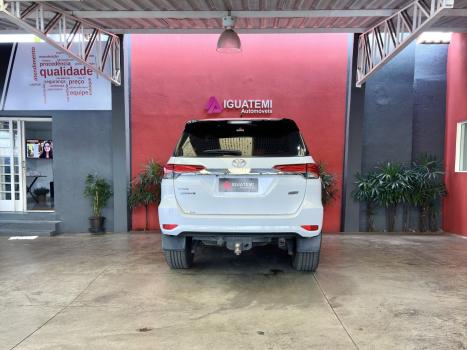 TOYOTA Hilux Caminhonete 2.7 16V 4P SRV FLEX CABINE DUPLA AUTOMÁTICO, Foto 5 TOYOTA Hilux Caminhonete 2.7 16V 4P SRV FLEX CABINE DUPLA AUTOMÁTICO, Foto 5