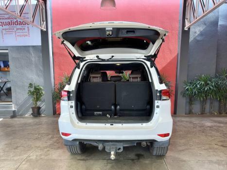 TOYOTA Hilux Caminhonete 2.7 16V 4P SRV FLEX CABINE DUPLA AUTOMÁTICO, Foto 8 TOYOTA Hilux Caminhonete 2.7 16V 4P SRV FLEX CABINE DUPLA AUTOMÁTICO, Foto 8