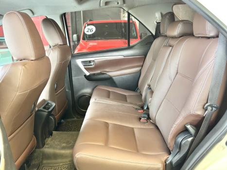 TOYOTA Hilux Caminhonete 2.7 16V 4P SRV FLEX CABINE DUPLA AUTOMÁTICO, Foto 10 TOYOTA Hilux Caminhonete 2.7 16V 4P SRV FLEX CABINE DUPLA AUTOMÁTICO, Foto 10