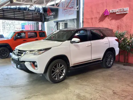 TOYOTA Hilux Caminhonete 2.7 16V 4P SRV FLEX CABINE DUPLA AUTOMÁTICO, Foto 21 TOYOTA Hilux Caminhonete 2.7 16V 4P SRV FLEX CABINE DUPLA AUTOMÁTICO, Foto 21