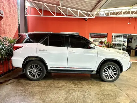 TOYOTA Hilux Caminhonete 2.7 16V 4P SRV FLEX CABINE DUPLA AUTOMÁTICO, Foto 23 TOYOTA Hilux Caminhonete 2.7 16V 4P SRV FLEX CABINE DUPLA AUTOMÁTICO, Foto 23