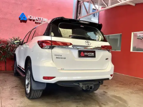 TOYOTA Hilux Caminhonete , Foto 19