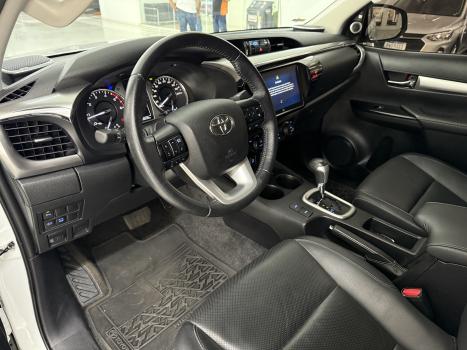 TOYOTA Hilux Caminhonete 2.8 16V SRX 4X4 TURBO DIESEL CABINE DUPLA AUTOM�TICO, Foto 8
