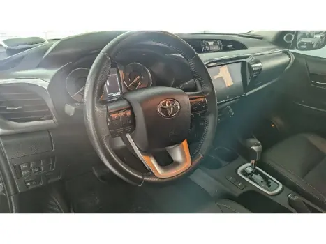 TOYOTA Hilux Caminhonete 2.8 16V SRX 4X4 TURBO DIESEL CABINE DUPLA AUTOM�TICO, Foto 14