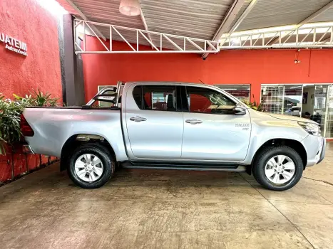 TOYOTA Hilux Caminhonete 2.7 16V 4P SRV FLEX CABINE DUPLA AUTOM�TICO, Foto 24