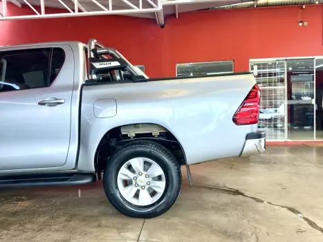 TOYOTA Hilux Caminhonete 2.7 16V 4P SRV FLEX CABINE DUPLA AUTOM�TICO, Foto 5