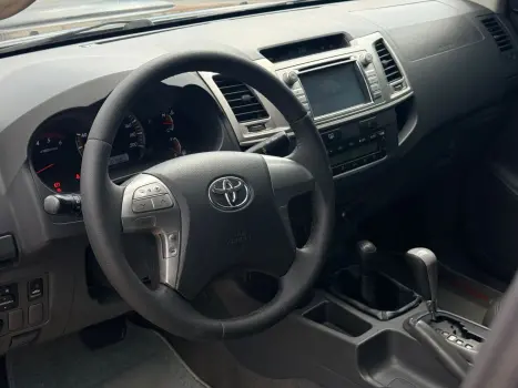 TOYOTA Hilux Caminhonete 3.0 4P 4X4 SRV TURBO DIESEL CABINE DUPLA AUTOM�TICO, Foto 8