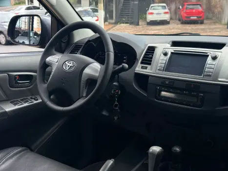 TOYOTA Hilux Caminhonete 3.0 4P 4X4 SRV TURBO DIESEL CABINE DUPLA AUTOM�TICO, Foto 9
