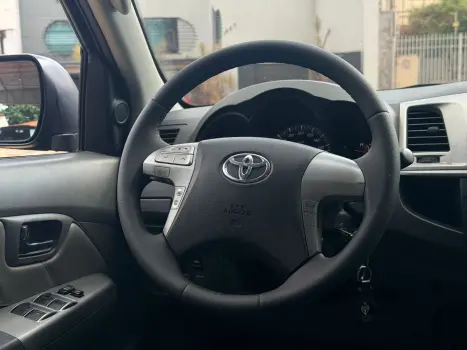 TOYOTA Hilux Caminhonete 3.0 4P 4X4 SRV TURBO DIESEL CABINE DUPLA AUTOM�TICO, Foto 10