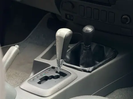 TOYOTA Hilux Caminhonete 3.0 4P 4X4 SRV TURBO DIESEL CABINE DUPLA AUTOM�TICO, Foto 12