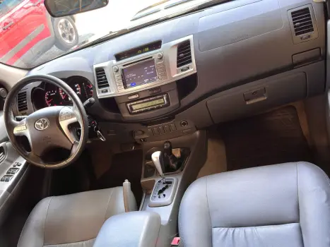 TOYOTA Hilux Caminhonete 3.0 16V 4P 4X4 SRV TURBO DIESEL, Foto 19