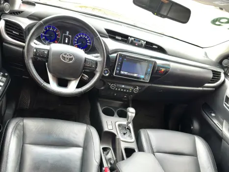 TOYOTA Hilux Caminhonete 2.7 16V 4P SRV FLEX 4X4  CABINE DUPLA AUTOM�TICO, Foto 14