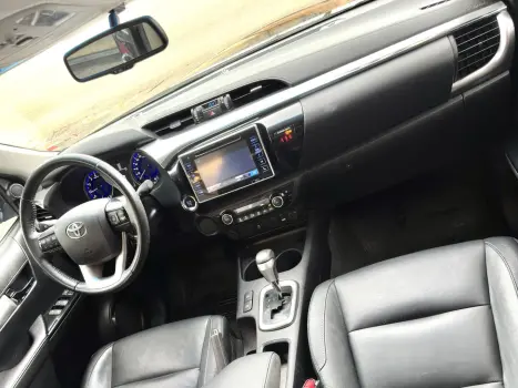 TOYOTA Hilux Caminhonete 2.7 16V 4P SRV FLEX 4X4  CABINE DUPLA AUTOM�TICO, Foto 16