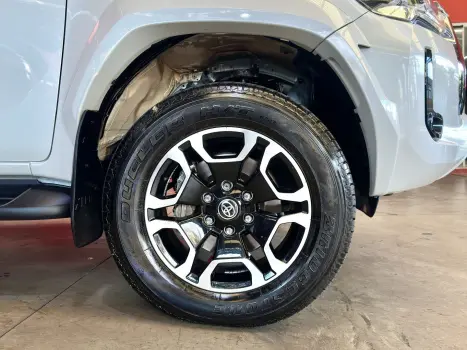 TOYOTA Hilux Caminhonete 2.8 16V SRX 4X4 TURBO DIESEL CABINE DUPLA AUTOM�TICO, Foto 8