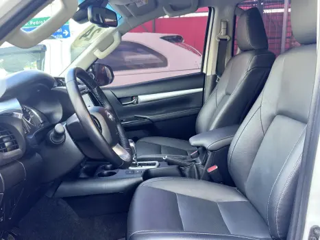 TOYOTA Hilux Caminhonete 2.8 16V SRX 4X4 TURBO DIESEL CABINE DUPLA AUTOM�TICO, Foto 10