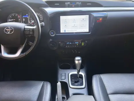 TOYOTA Hilux Caminhonete 2.8 16V SRX 4X4 TURBO DIESEL CABINE DUPLA AUTOM�TICO, Foto 17