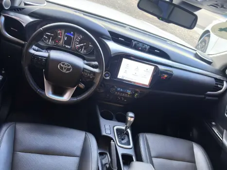 TOYOTA Hilux Caminhonete 2.8 16V SRX 4X4 TURBO DIESEL CABINE DUPLA AUTOM�TICO, Foto 19