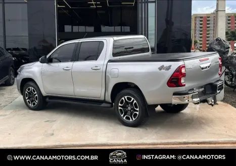 TOYOTA Hilux Caminhonete 2.8 16V SRX 4X4 TURBO DIESEL CABINE DUPLA AUTOM�TICO, Foto 4