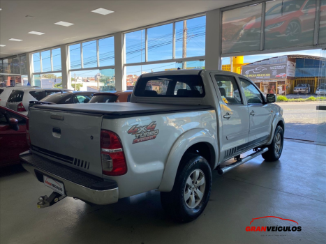 TOYOTA Hilux Caminhonete 3.0 4P 4X4 DIESEL CABINE DUPLA, Foto 4