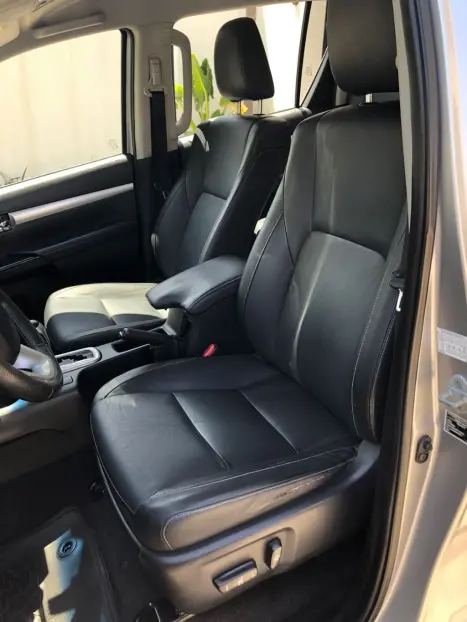 TOYOTA Hilux Caminhonete 2.8 16V SRV 4X4 DIESEL CABINE DUPLA AUTOM�TICO, Foto 13