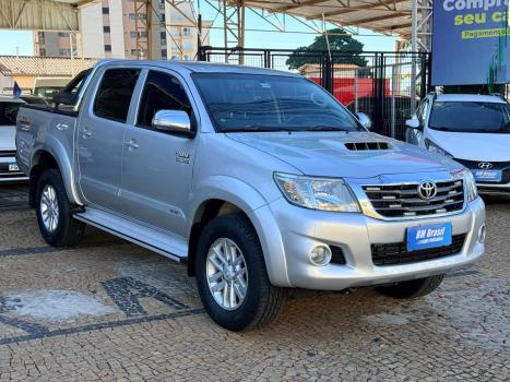 TOYOTA Hilux Caminhonete 3.0 4P 4X4 SRV TURBO DIESEL CABINE DUPLA AUTOM�TICO, Foto 3