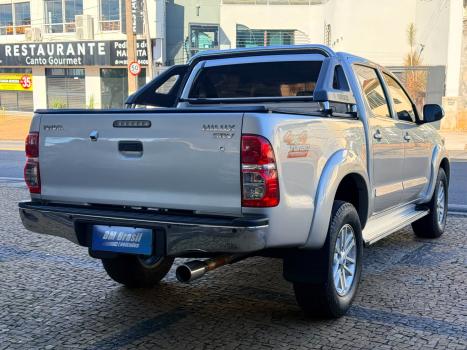 TOYOTA Hilux Caminhonete 3.0 4P 4X4 SRV TURBO DIESEL CABINE DUPLA AUTOM�TICO, Foto 4