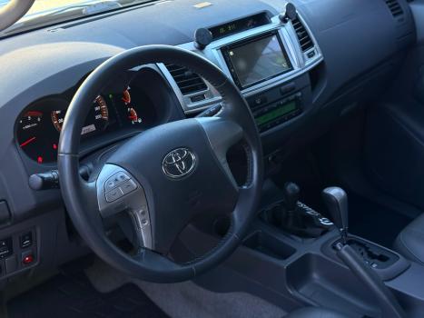 TOYOTA Hilux Caminhonete 3.0 4P 4X4 SRV TURBO DIESEL CABINE DUPLA AUTOM�TICO, Foto 9