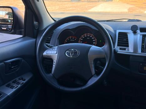 TOYOTA Hilux Caminhonete 3.0 4P 4X4 SRV TURBO DIESEL CABINE DUPLA AUTOM�TICO, Foto 10