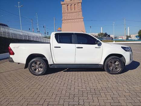 TOYOTA Hilux Caminhonete 2.8 4P 4X4 DIESEL CABINE DUPLA, Foto 6