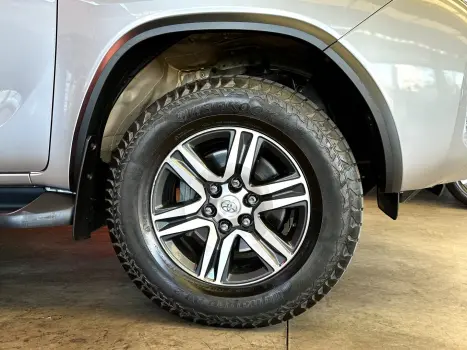 TOYOTA Hilux SW4 2.7 16V 4P FLEX SRV 7 LUGARES AUTOMTICO, Foto 3