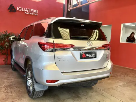 TOYOTA Hilux SW4 2.7 16V 4P FLEX SRV 7 LUGARES AUTOMTICO, Foto 25