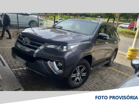 TOYOTA Hilux SW4 2.7 16V 4P FLEX SRV 7 LUGARES AUTOM�TICO, Foto 1