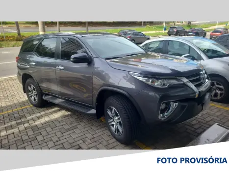 TOYOTA Hilux SW4 2.7 16V 4P FLEX SRV 7 LUGARES AUTOM�TICO, Foto 2