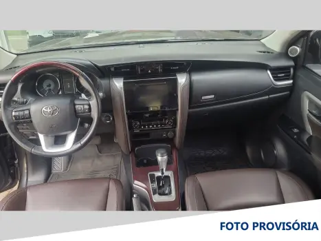 TOYOTA Hilux SW4 2.7 16V 4P FLEX SRV 7 LUGARES AUTOM�TICO, Foto 4