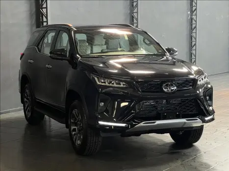 TOYOTA Hilux SW4 2.8 4P SRX 4X4 DIAMOND 7 LUGARES TURBO DIESEL AUTOMTICO, Foto 6