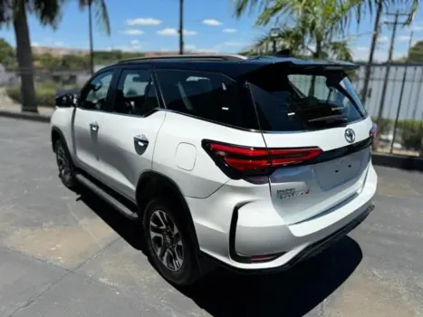 TOYOTA Hilux SW4 2.8 4P SRX 4X4 DIAMOND 7 LUGARES TURBO DIESEL AUTOM�TICO, Foto 7