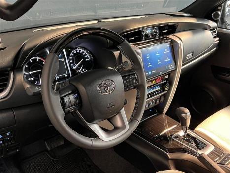 TOYOTA Hilux SW4 2.8 4P SRX 4X4 DIAMOND 7 LUGARES TURBO DIESEL AUTOM�TICO, Foto 14