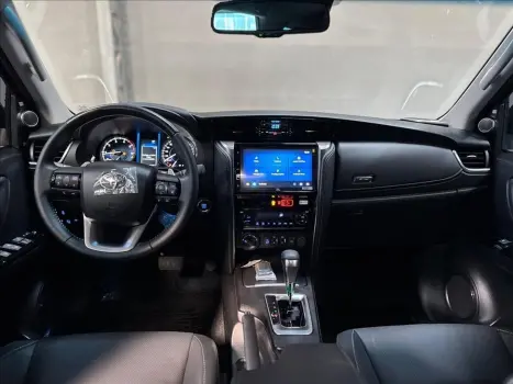 TOYOTA Hilux SW4 2.8 16V 4P SRX PLATINUM 4X4 7 LUGARES TURBO DIESEL AUTOMTICO, Foto 11