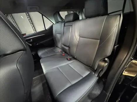 TOYOTA Hilux SW4 2.8 16V 4P SRX PLATINUM 4X4 7 LUGARES TURBO DIESEL AUTOMTICO, Foto 17