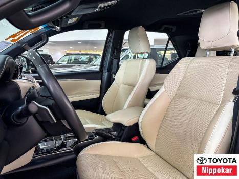 TOYOTA Hilux SW4 2.8 4P SRX 4X4 DIAMOND 7 LUGARES TURBO DIESEL AUTOMTICO, Foto 2