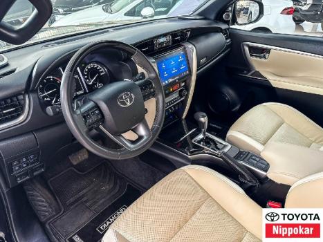 TOYOTA Hilux SW4 2.8 4P SRX 4X4 DIAMOND 7 LUGARES TURBO DIESEL AUTOMTICO, Foto 3