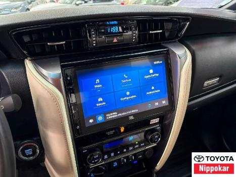 TOYOTA Hilux SW4 2.8 4P SRX 4X4 DIAMOND 7 LUGARES TURBO DIESEL AUTOMTICO, Foto 5