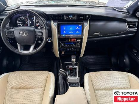 TOYOTA Hilux SW4 2.8 4P SRX 4X4 DIAMOND 7 LUGARES TURBO DIESEL AUTOMTICO, Foto 6