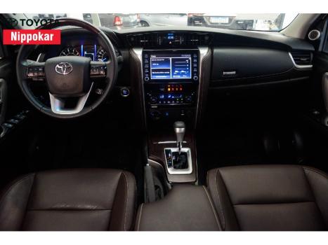 TOYOTA Hilux SW4 2.8 4P SRX 4X4 TURBO DIESEL AUTOMÁTICO, Foto 3 TOYOTA Hilux SW4 2.8 4P SRX 4X4 TURBO DIESEL AUTOMÁTICO, Foto 3