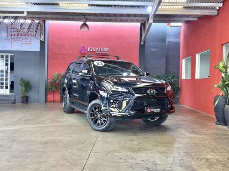 TOYOTA Hilux SW4 2.8 4P SRX 4X4 DIAMOND 7 LUGARES TURBO DIESEL AUTOMTICO, Foto 1