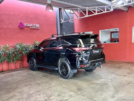 TOYOTA Hilux SW4 2.8 4P SRX 4X4 DIAMOND 7 LUGARES TURBO DIESEL AUTOMTICO, Foto 2