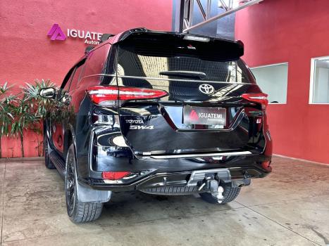 TOYOTA Hilux SW4 2.8 4P SRX 4X4 DIAMOND 7 LUGARES TURBO DIESEL AUTOMTICO, Foto 3