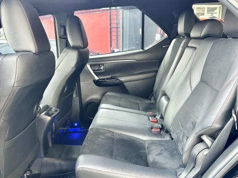 TOYOTA Hilux SW4 2.8 4P SRX 4X4 DIAMOND 7 LUGARES TURBO DIESEL AUTOMTICO, Foto 9