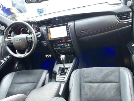 TOYOTA Hilux SW4 2.8 4P SRX 4X4 DIAMOND 7 LUGARES TURBO DIESEL AUTOMTICO, Foto 11