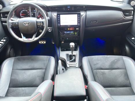 TOYOTA Hilux SW4 2.8 4P SRX 4X4 DIAMOND 7 LUGARES TURBO DIESEL AUTOMTICO, Foto 12